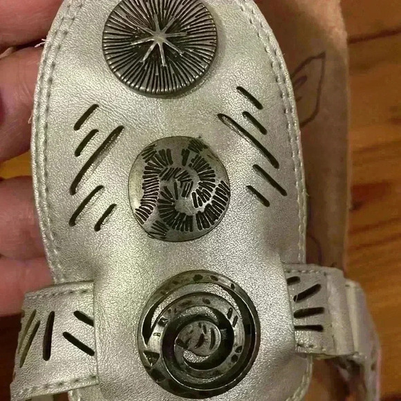 Josef Seibel The European Comfort Shoe grey Sandals with Silver Buttons size 38 - Picture 6 of 9